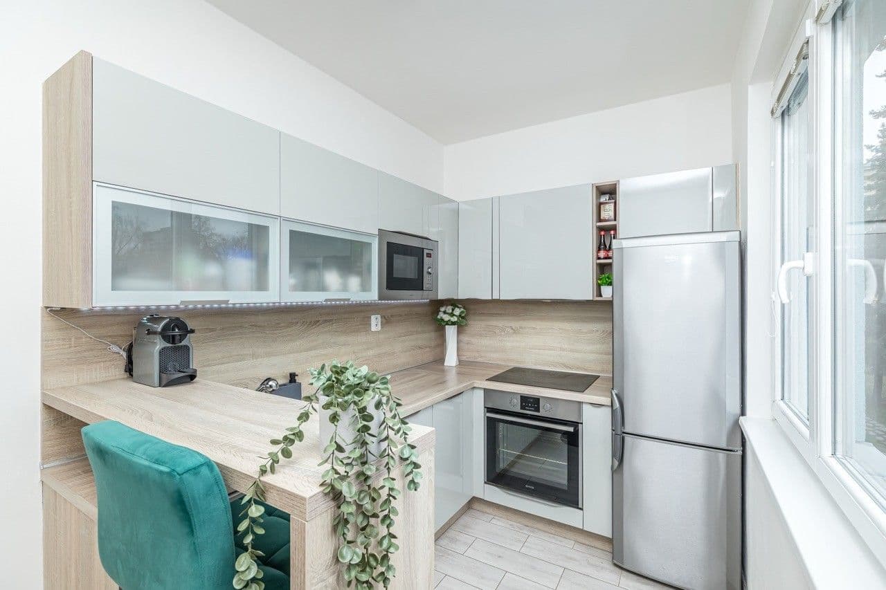 Prenájom bytu 2-izbový 51 m², Sečská, Praha, Praha Prenájom bytu 2-izbový 51 m², Sečská, Praha, Praha