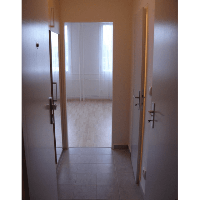 Prenájom bytu 1-izbový 31 m², Topolová, Praha, Praha Prenájom bytu 1-izbový 31 m², Topolová, Praha, Praha