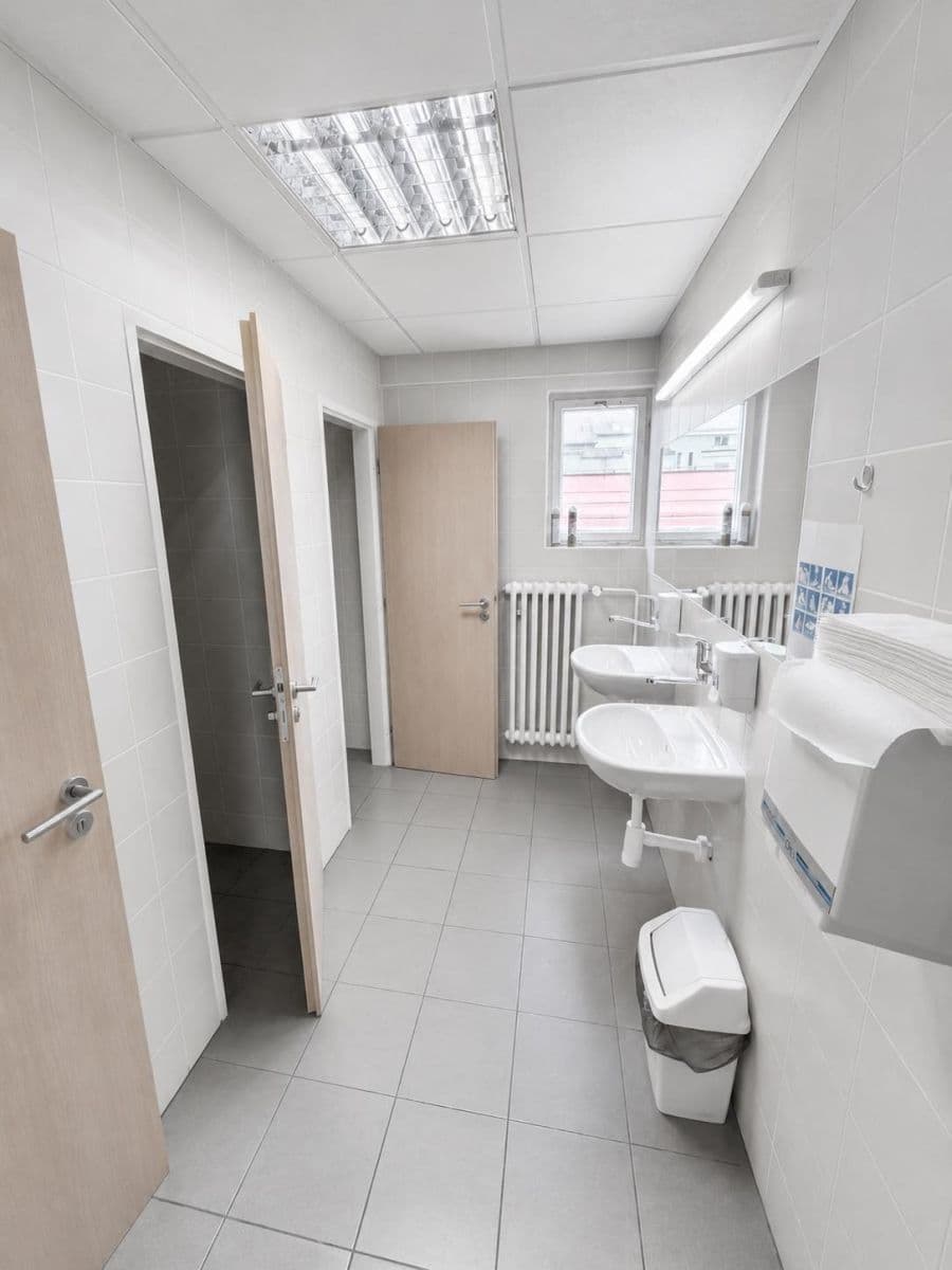 Prenájom kancelárie 20 m², Křižíkova, Praha, Praha Prenájom kancelárie 20 m², Křižíkova, Praha, Praha