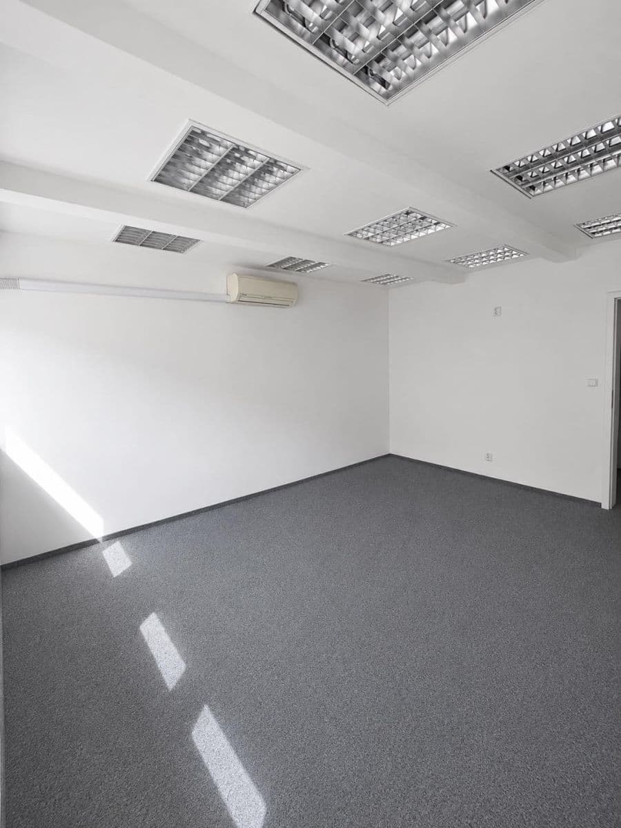 Prenájom kancelárie 20 m², Křižíkova, Praha, Praha Prenájom kancelárie 20 m², Křižíkova, Praha, Praha