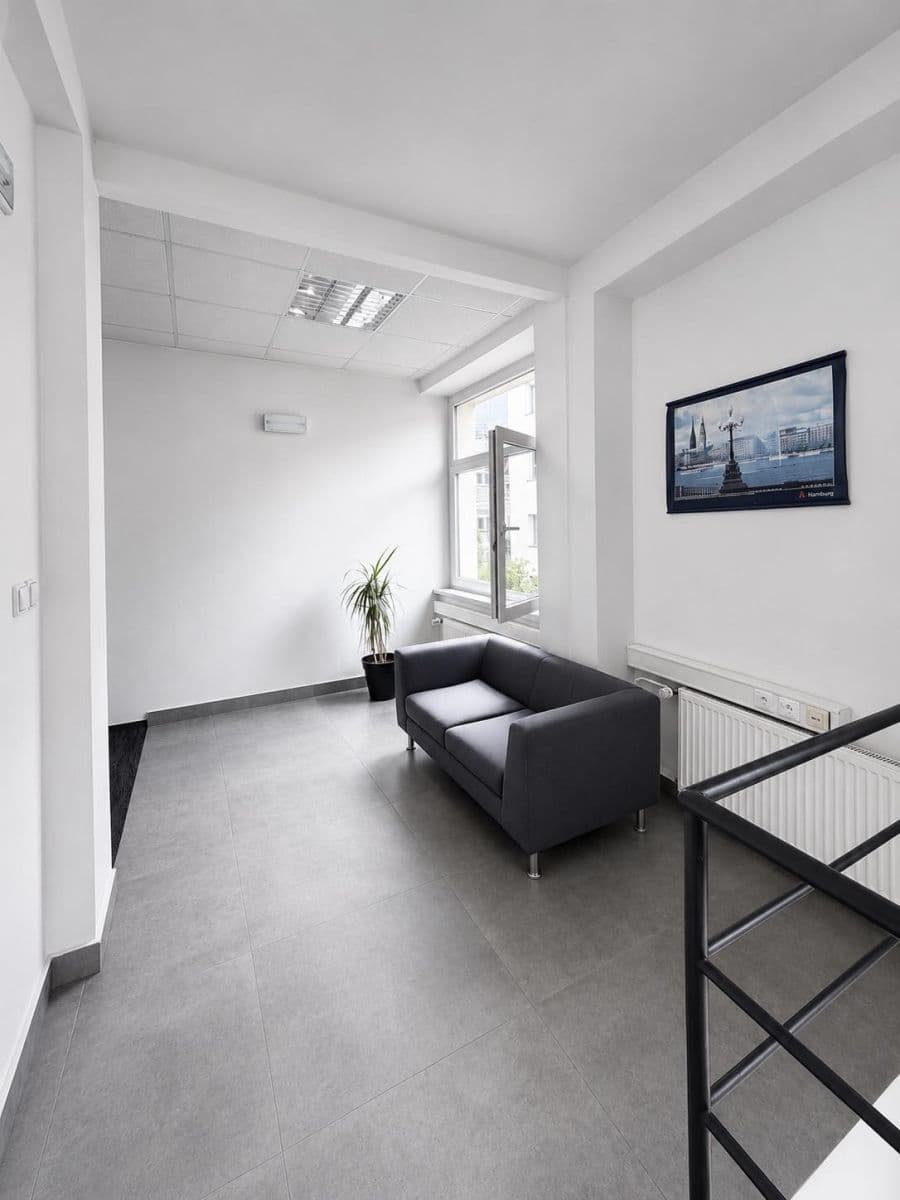 Prenájom kancelárie 20 m², Křižíkova, Praha, Praha Prenájom kancelárie 20 m², Křižíkova, Praha, Praha