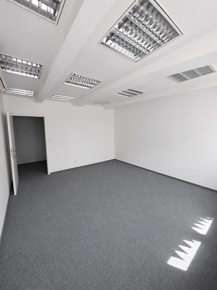 Prenájom kancelárie 20 m², Křižíkova, Praha, Praha Prenájom kancelárie 20 m², Křižíkova, Praha, Praha
