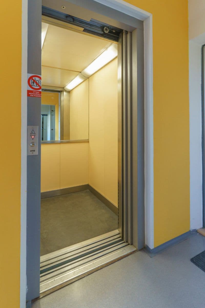 Prenájom bytu 3-izbový 70 m², Vysočanská, Praha, Praha Prenájom bytu 3-izbový 70 m², Vysočanská, Praha, Praha
