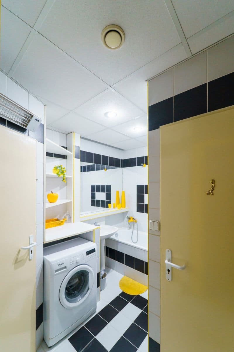 Prenájom bytu 3-izbový 70 m², Vysočanská, Praha, Praha Prenájom bytu 3-izbový 70 m², Vysočanská, Praha, Praha