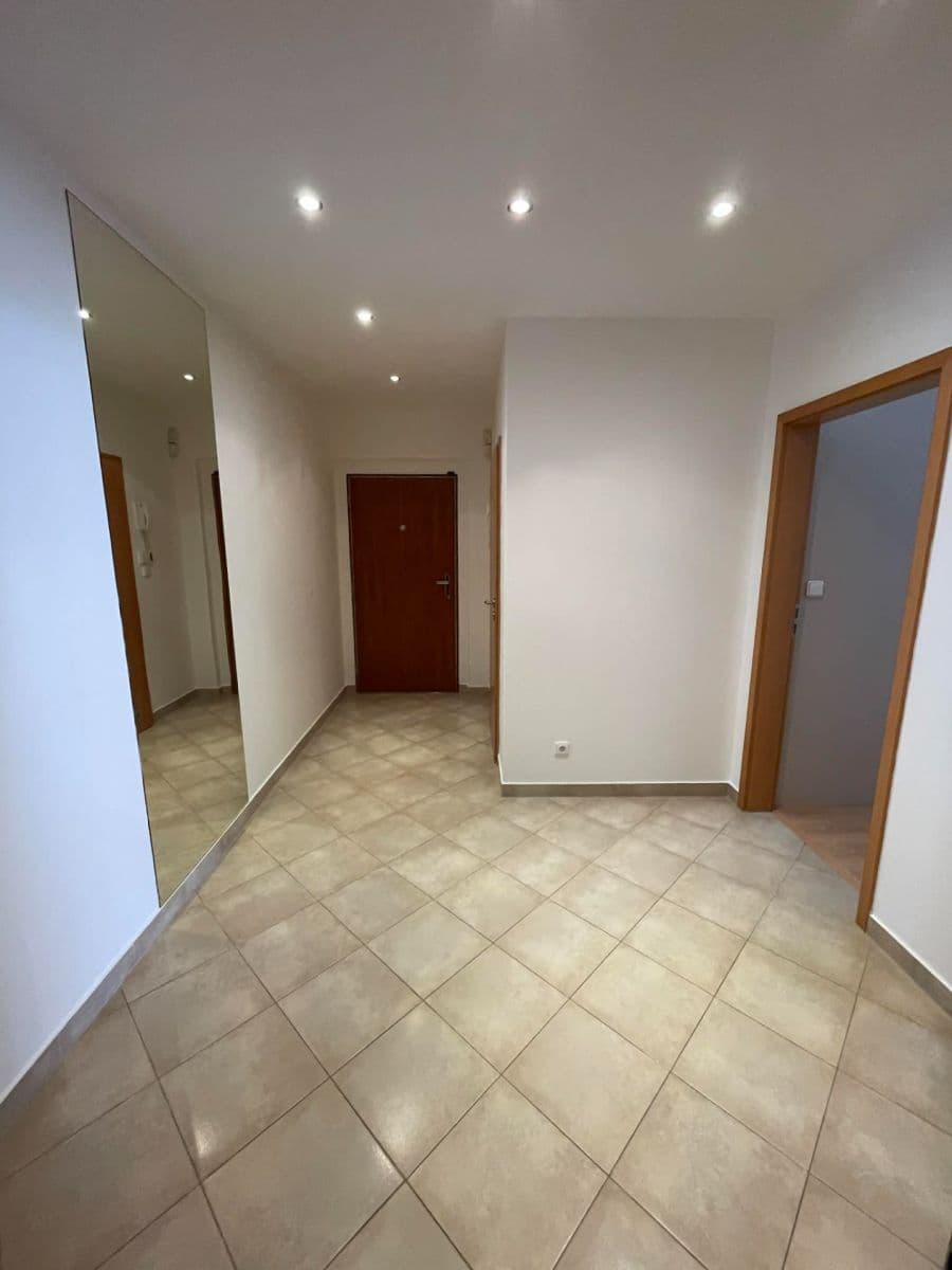 Prenájom bytu 2-izbový 66 m², Mikanova, Praha, Praha Prenájom bytu 2-izbový 66 m², Mikanova, Praha, Praha