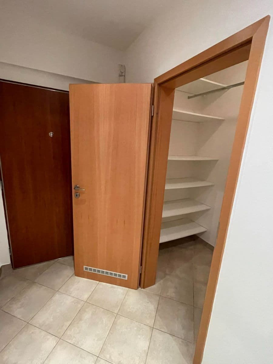 Prenájom bytu 2-izbový 66 m², Mikanova, Praha, Praha Prenájom bytu 2-izbový 66 m², Mikanova, Praha, Praha