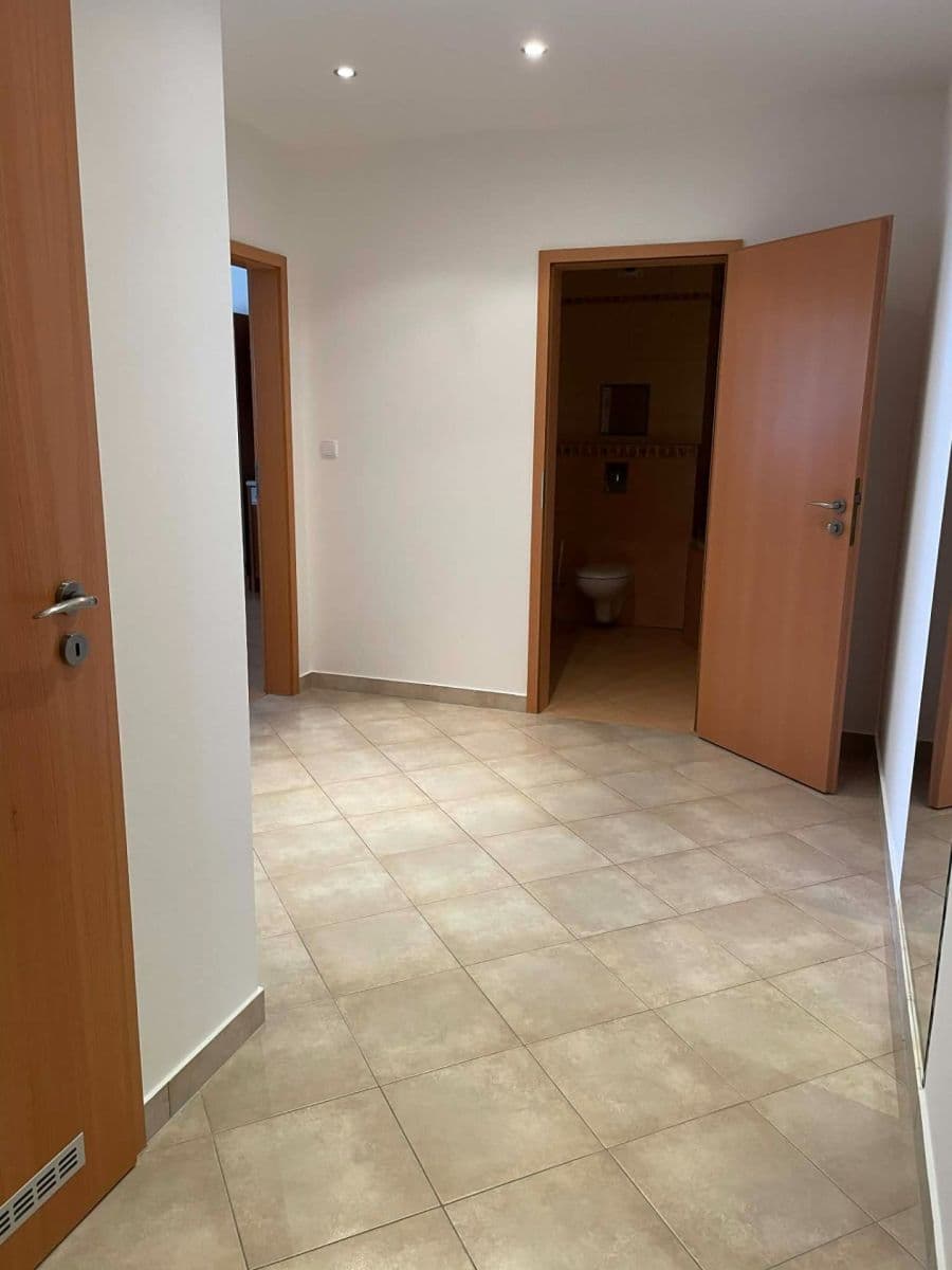 Prenájom bytu 2-izbový 66 m², Mikanova, Praha, Praha Prenájom bytu 2-izbový 66 m², Mikanova, Praha, Praha