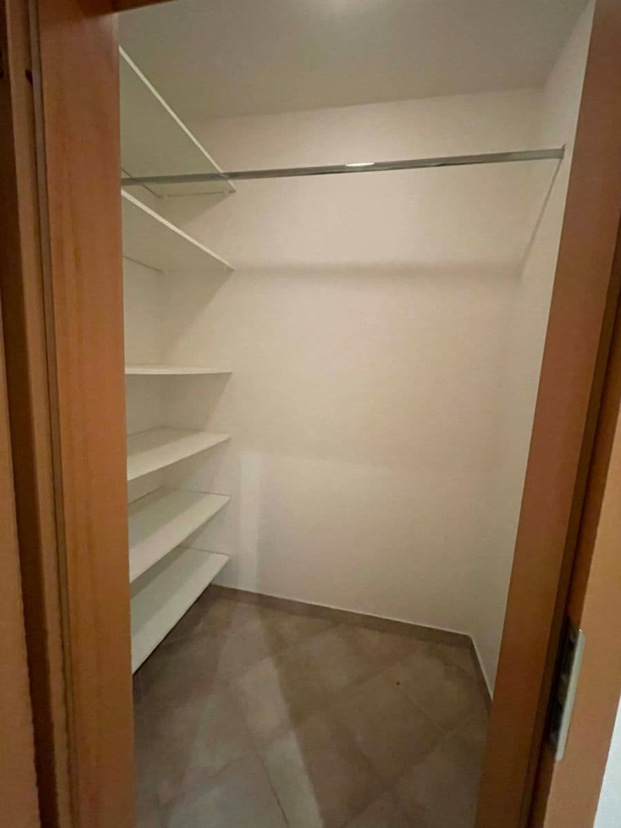 Prenájom bytu 2-izbový 66 m², Mikanova, Praha, Praha Prenájom bytu 2-izbový 66 m², Mikanova, Praha, Praha