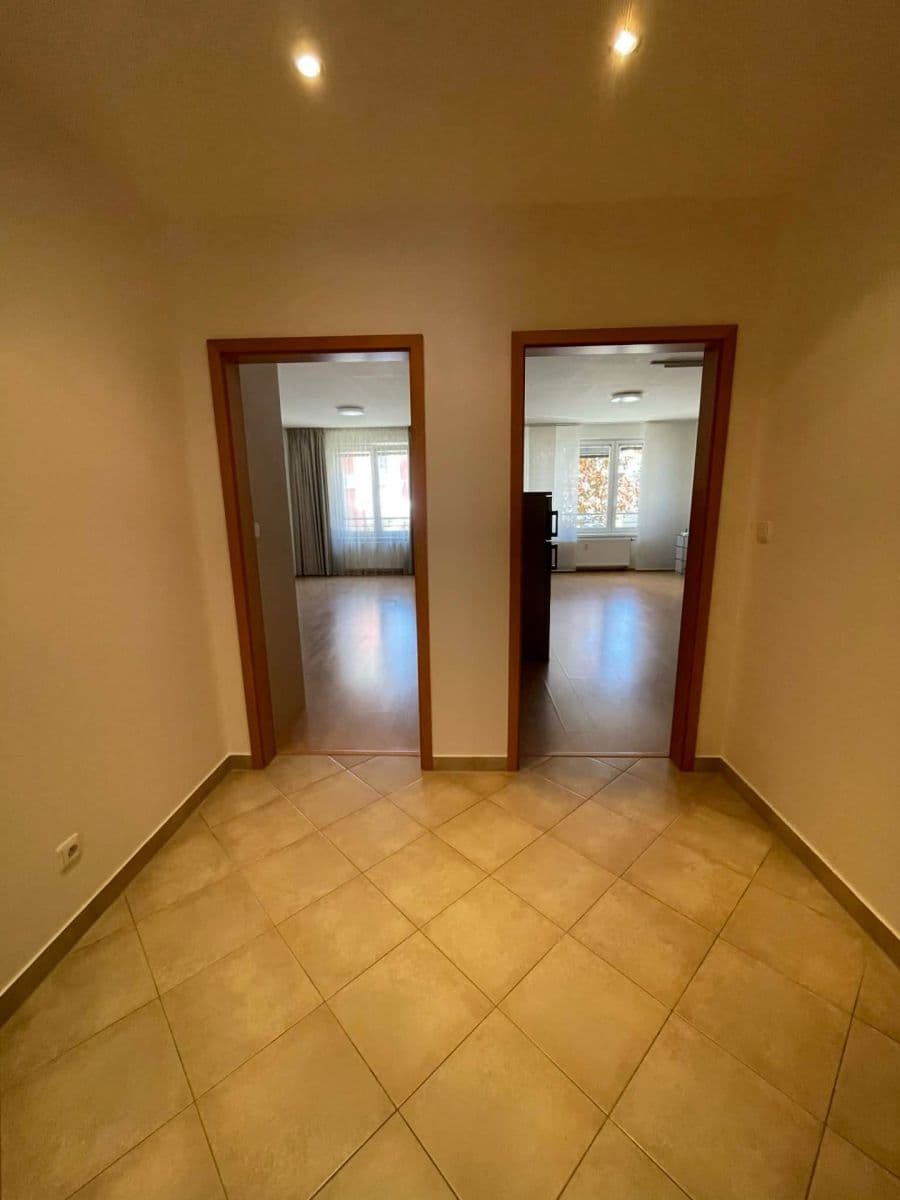 Prenájom bytu 2-izbový 66 m², Mikanova, Praha, Praha Prenájom bytu 2-izbový 66 m², Mikanova, Praha, Praha