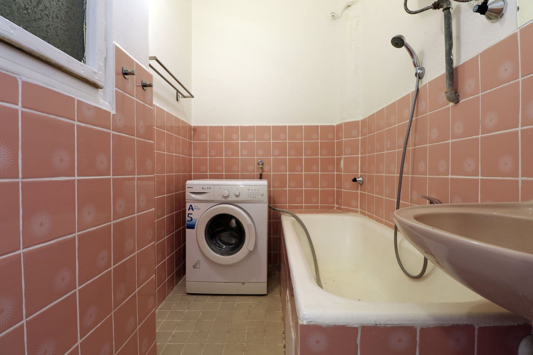 Prenájom bytu 1-izbový 44 m², Husinecká, Praha, Praha Prenájom bytu 1-izbový 44 m², Husinecká, Praha, Praha