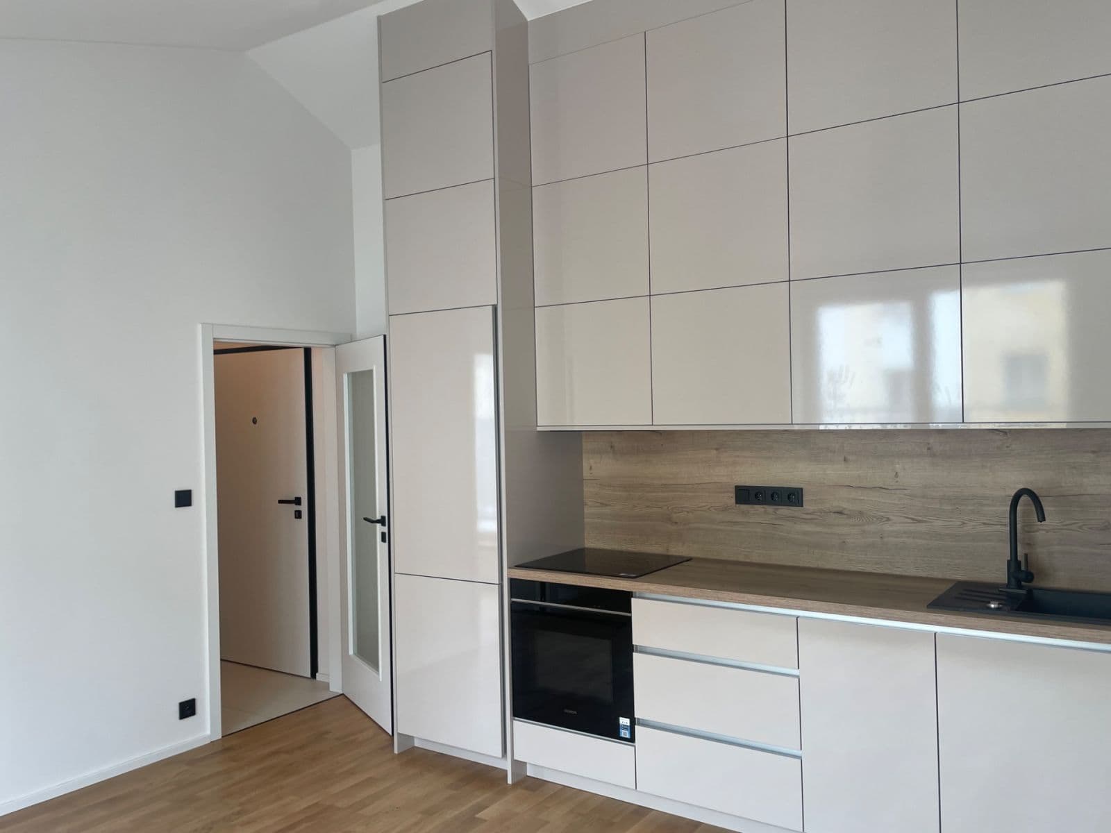 Prenájom bytu 2-izbový 34 m², Krymská, Praha, Praha Prenájom bytu 2-izbový 34 m², Krymská, Praha, Praha