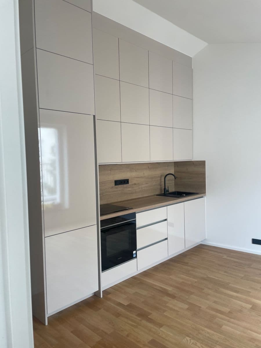 Prenájom bytu 2-izbový 34 m², Krymská, Praha, Praha Prenájom bytu 2-izbový 34 m², Krymská, Praha, Praha