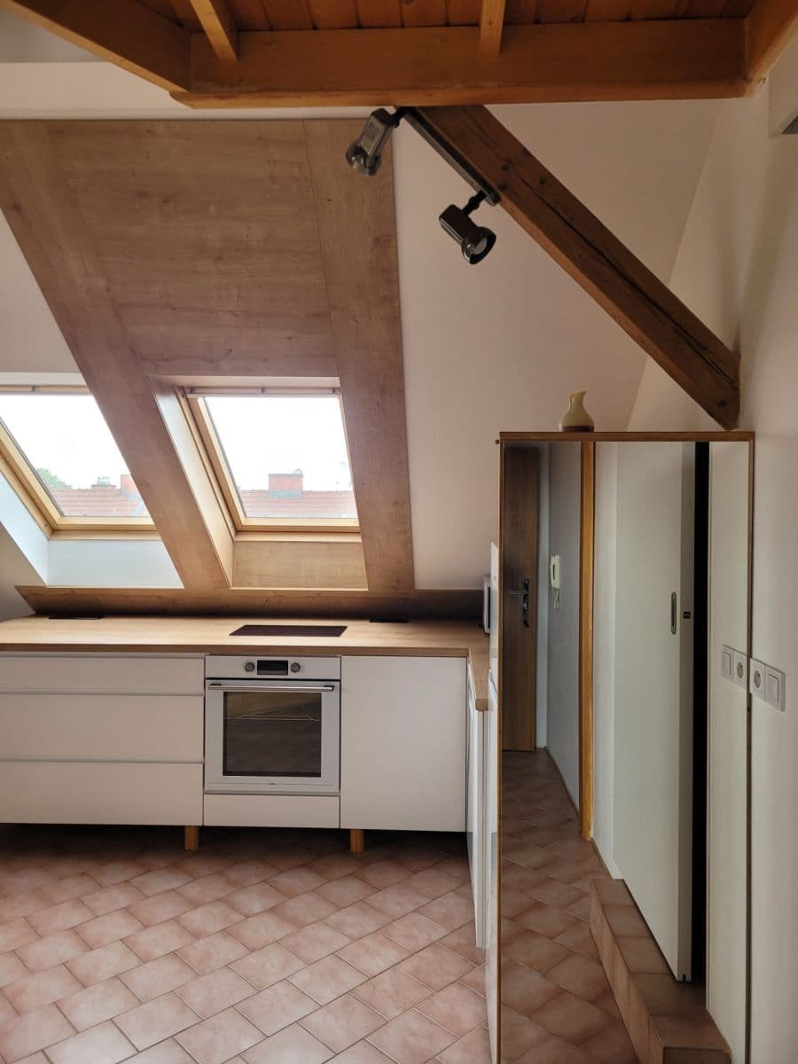 Prenájom bytu 2-izbový 65 m², Albertova, Hradec Králové, Královéhradecký kraj Prenájom bytu 2-izbový 65 m², Albertova, Hradec Králové, Královéhradecký kraj