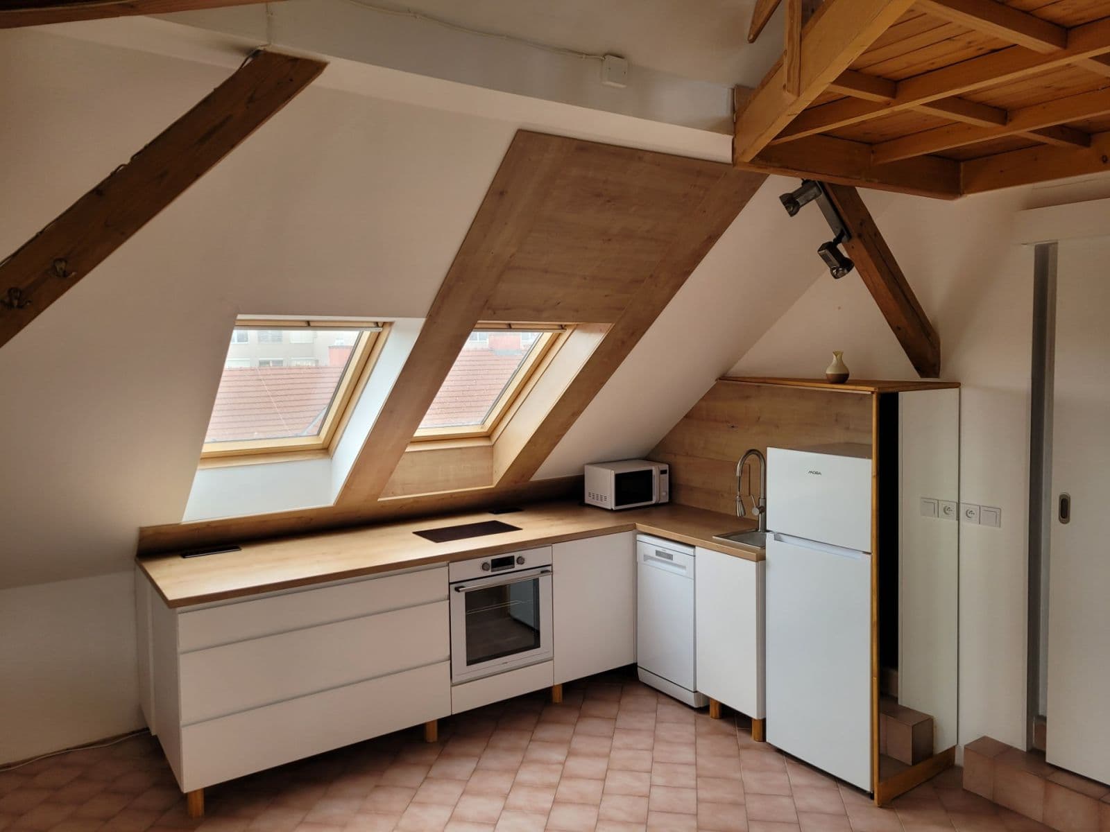 Prenájom bytu 2-izbový 65 m², Albertova, Hradec Králové, Královéhradecký kraj Prenájom bytu 2-izbový 65 m², Albertova, Hradec Králové, Královéhradecký kraj