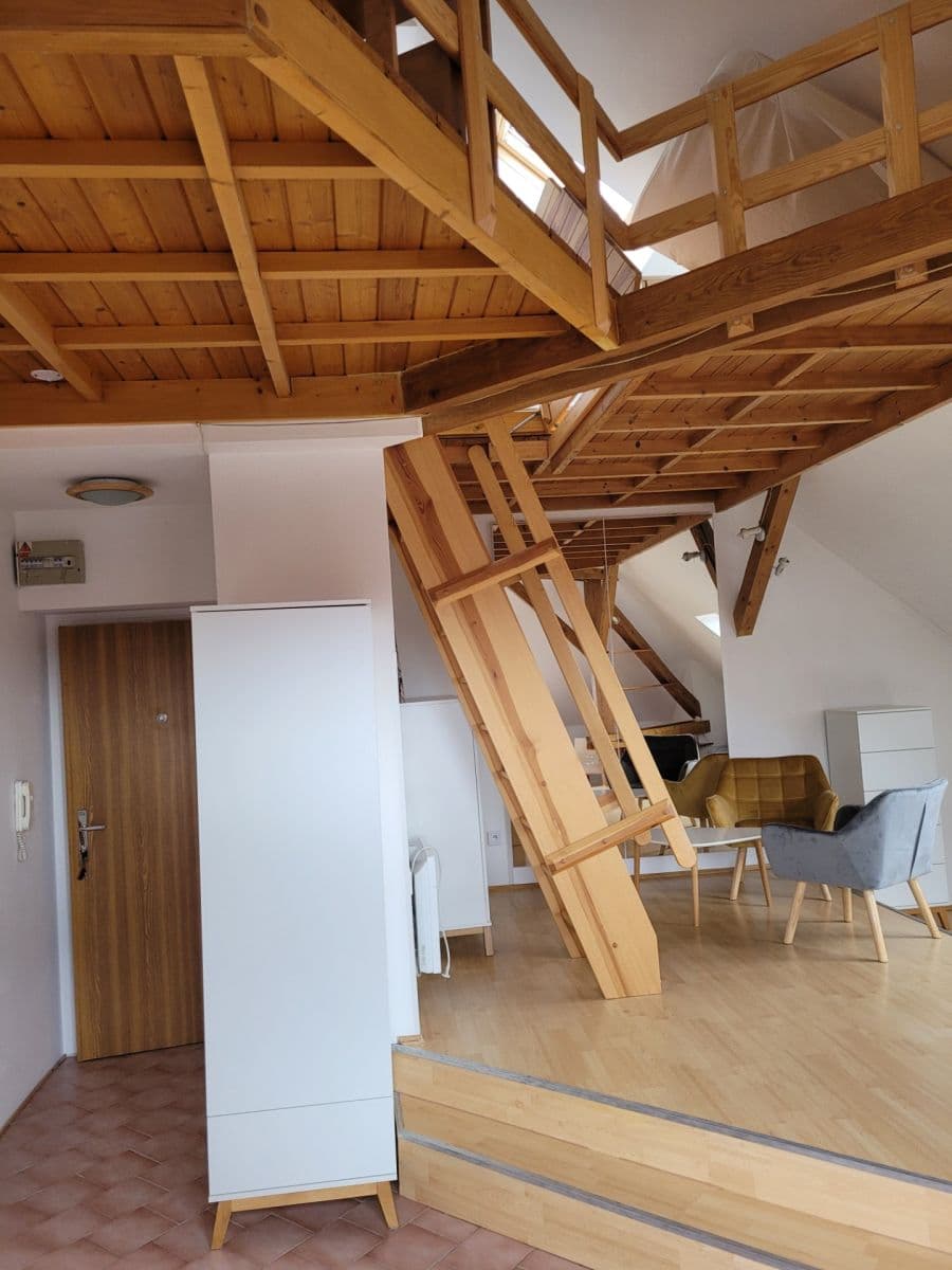 Prenájom bytu 2-izbový 65 m², Albertova, Hradec Králové, Královéhradecký kraj Prenájom bytu 2-izbový 65 m², Albertova, Hradec Králové, Královéhradecký kraj