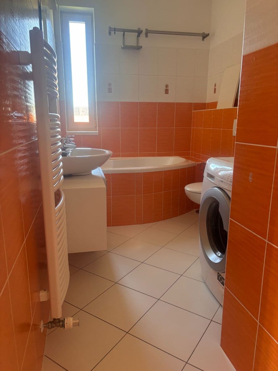 Predaj bytu 2-izbový 56 m², U Lipové aleje, Praha, Praha Predaj bytu 2-izbový 56 m², U Lipové aleje, Praha, Praha