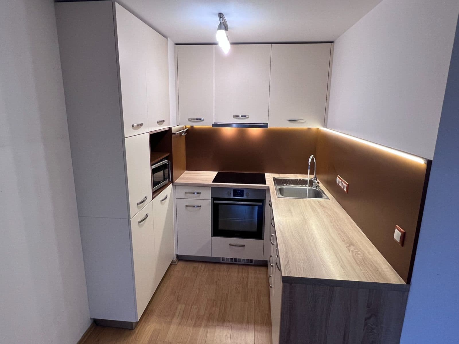 Prenájom bytu 2-izbový 46 m², Golfová, Praha, Praha Prenájom bytu 2-izbový 46 m², Golfová, Praha, Praha