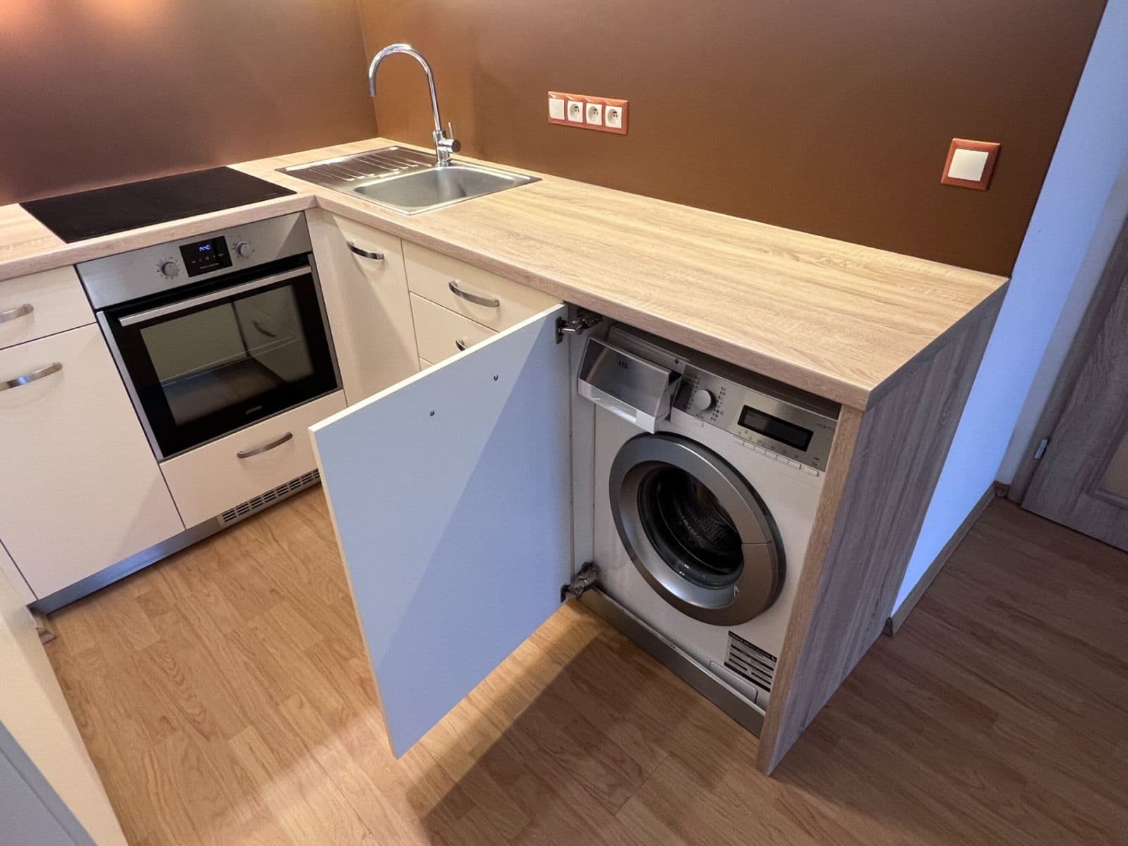 Prenájom bytu 2-izbový 46 m², Golfová, Praha, Praha Prenájom bytu 2-izbový 46 m², Golfová, Praha, Praha