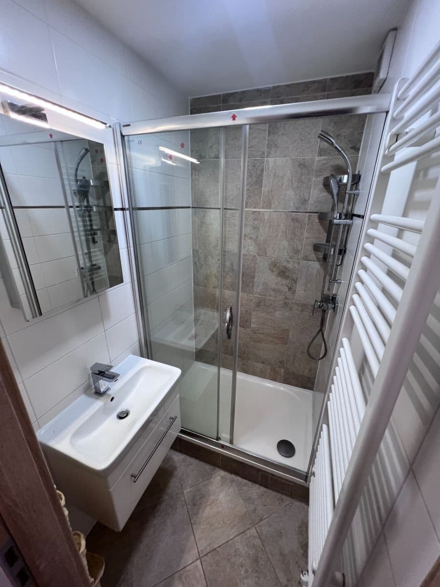 Prenájom bytu 2-izbový 46 m², Golfová, Praha, Praha Prenájom bytu 2-izbový 46 m², Golfová, Praha, Praha
