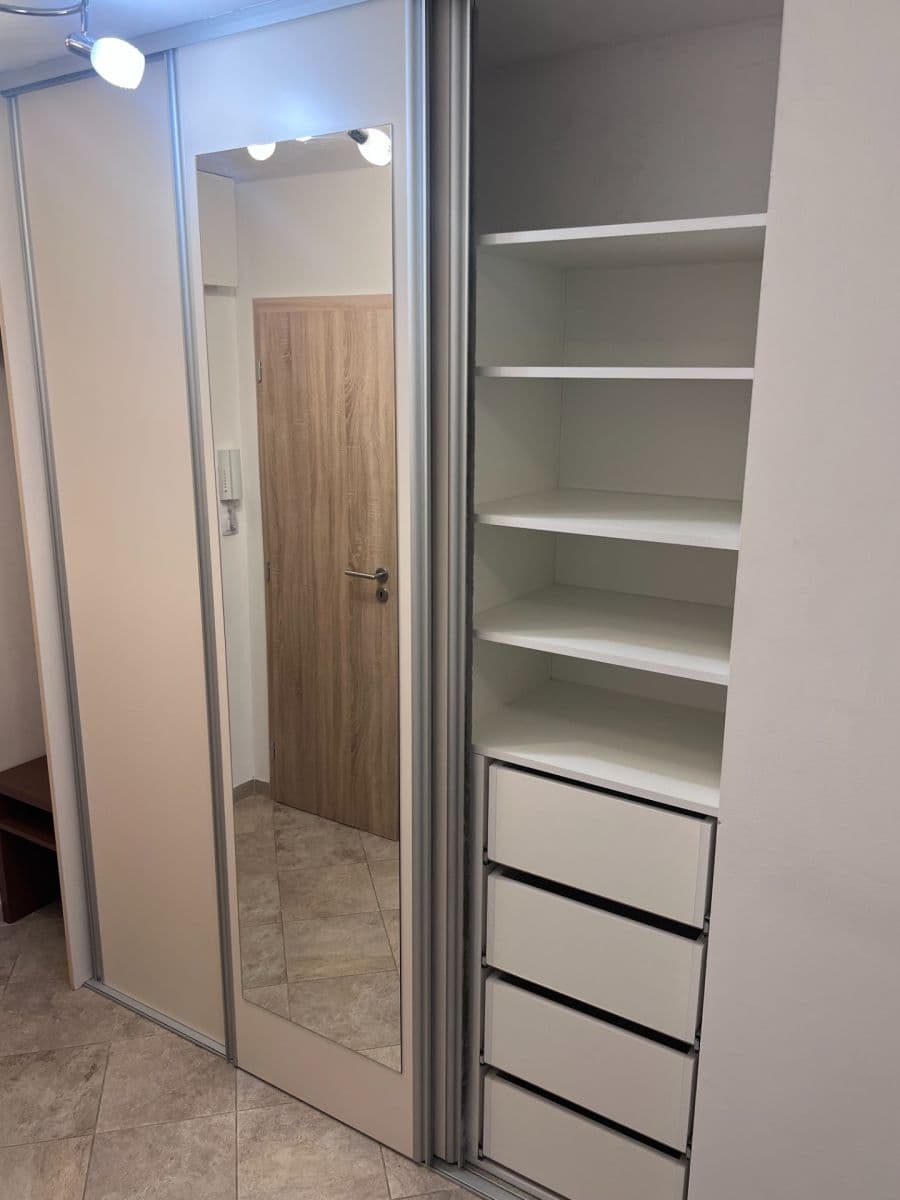 Prenájom bytu 2-izbový 46 m², Golfová, Praha, Praha Prenájom bytu 2-izbový 46 m², Golfová, Praha, Praha