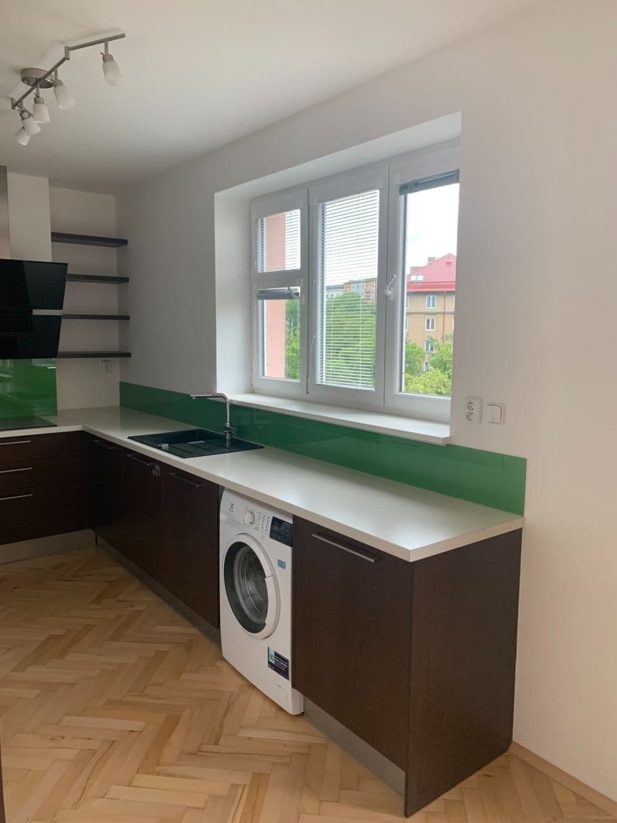 Predaj bytu 3-izbový 80 m², Čeljabinská, Praha, Praha Predaj bytu 3-izbový 80 m², Čeljabinská, Praha, Praha