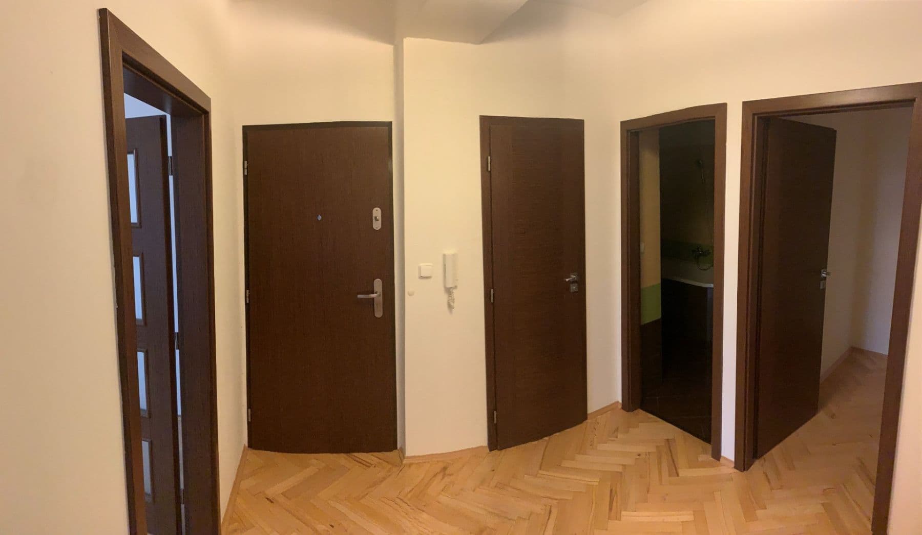 Predaj bytu 3-izbový 80 m², Čeljabinská, Praha, Praha Predaj bytu 3-izbový 80 m², Čeljabinská, Praha, Praha