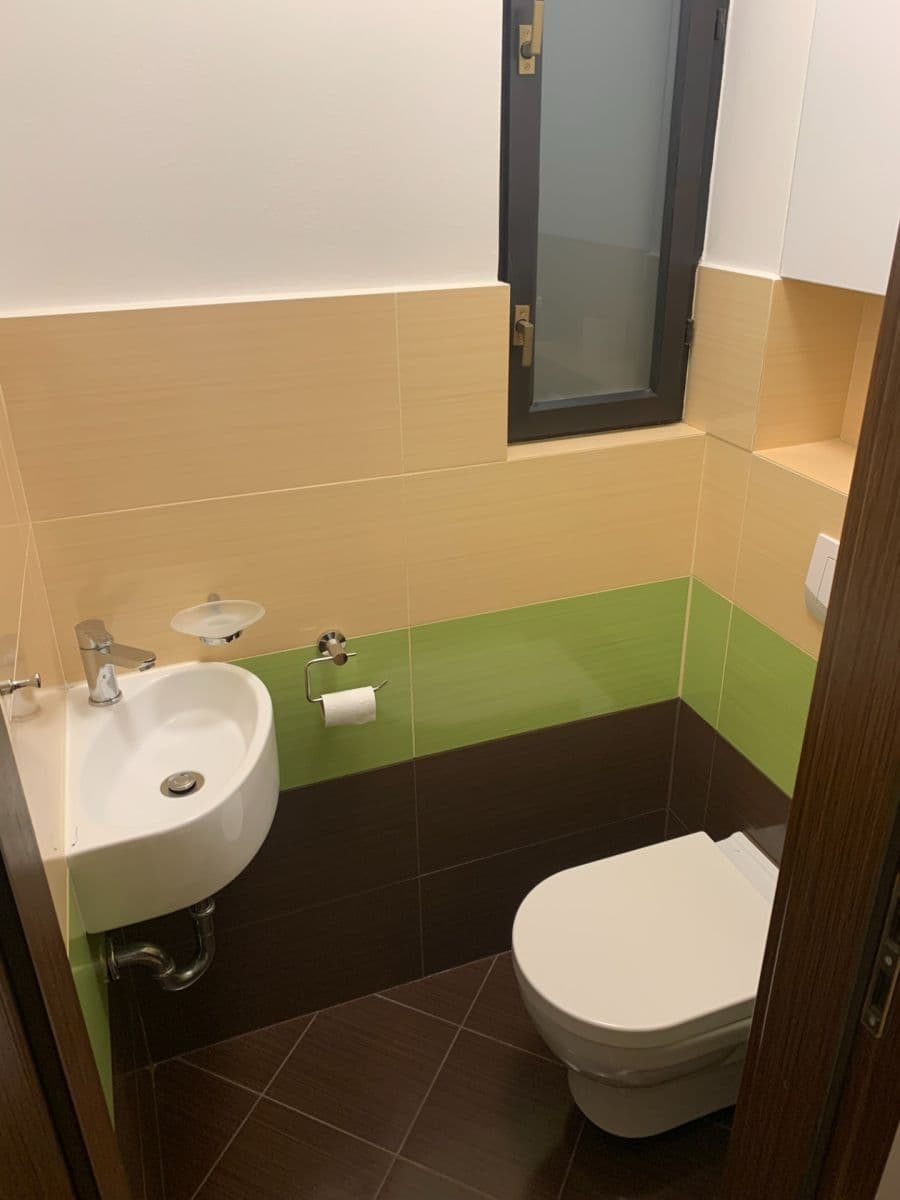 Predaj bytu 3-izbový 80 m², Čeljabinská, Praha, Praha Predaj bytu 3-izbový 80 m², Čeljabinská, Praha, Praha