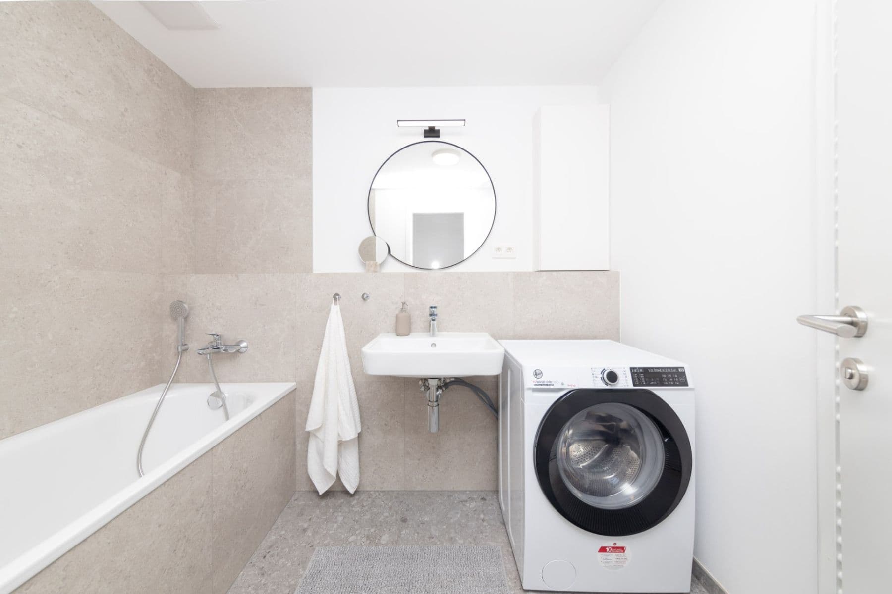 Prenájom bytu 2-izbový 54 m², Račianska, Nové Mesto, Bratislavský kraj Prenájom bytu 2-izbový 54 m², Račianska, Nové Mesto, Bratislavský kraj