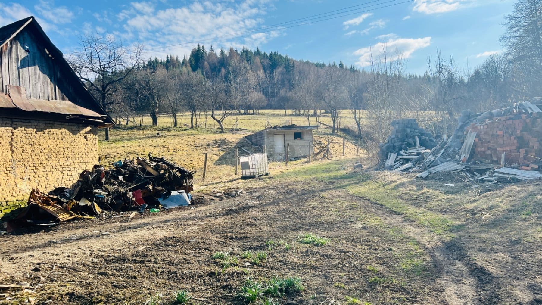 Predaj pozemku 2.424 m², Zubák, Trenčiansky kraj Predaj pozemku 2.424 m², Zubák, Trenčiansky kraj