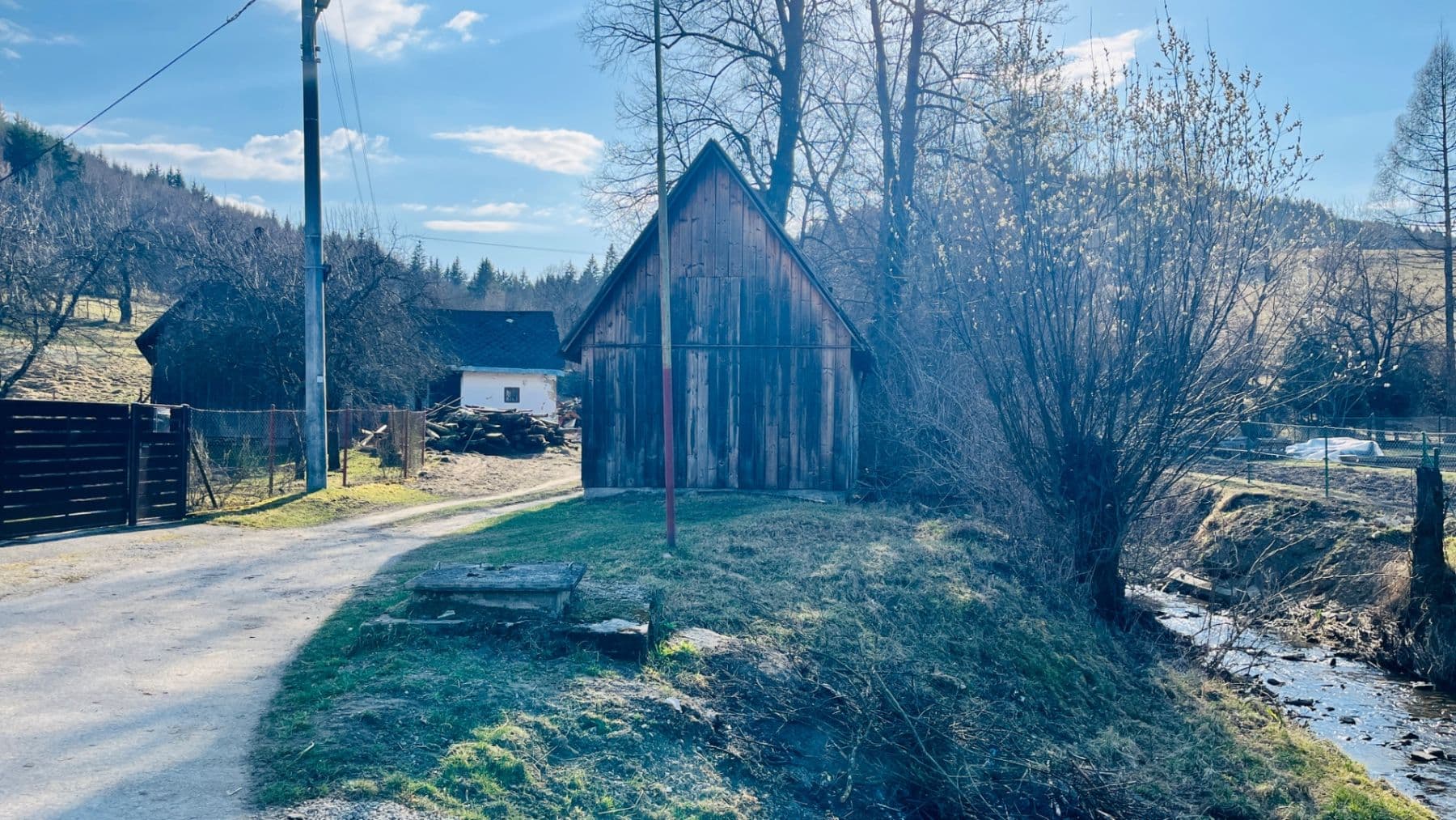 Predaj pozemku 2.424 m², Zubák, Trenčiansky kraj Predaj pozemku 2.424 m², Zubák, Trenčiansky kraj