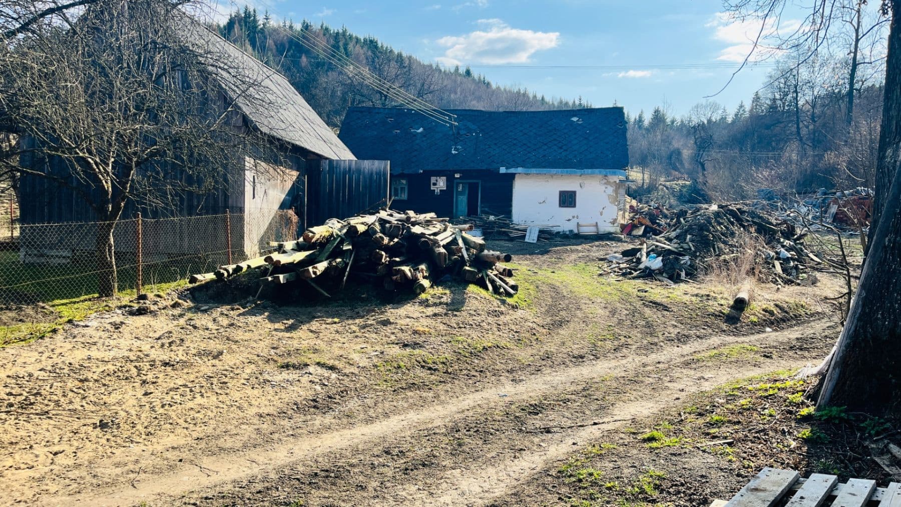 Predaj pozemku 2.424 m², Zubák, Trenčiansky kraj Predaj pozemku 2.424 m², Zubák, Trenčiansky kraj
