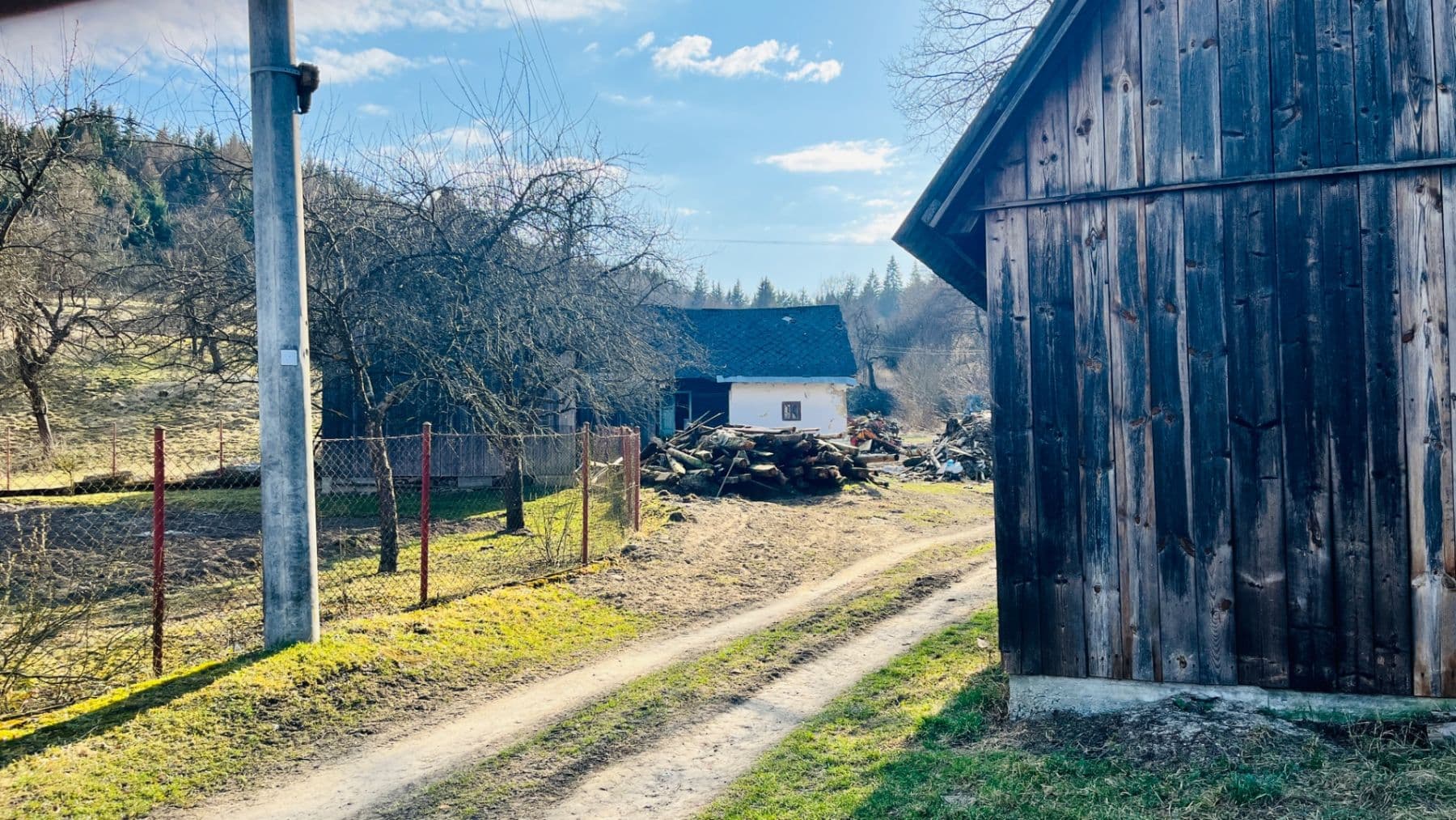 Predaj pozemku 2.424 m², Zubák, Trenčiansky kraj Predaj pozemku 2.424 m², Zubák, Trenčiansky kraj