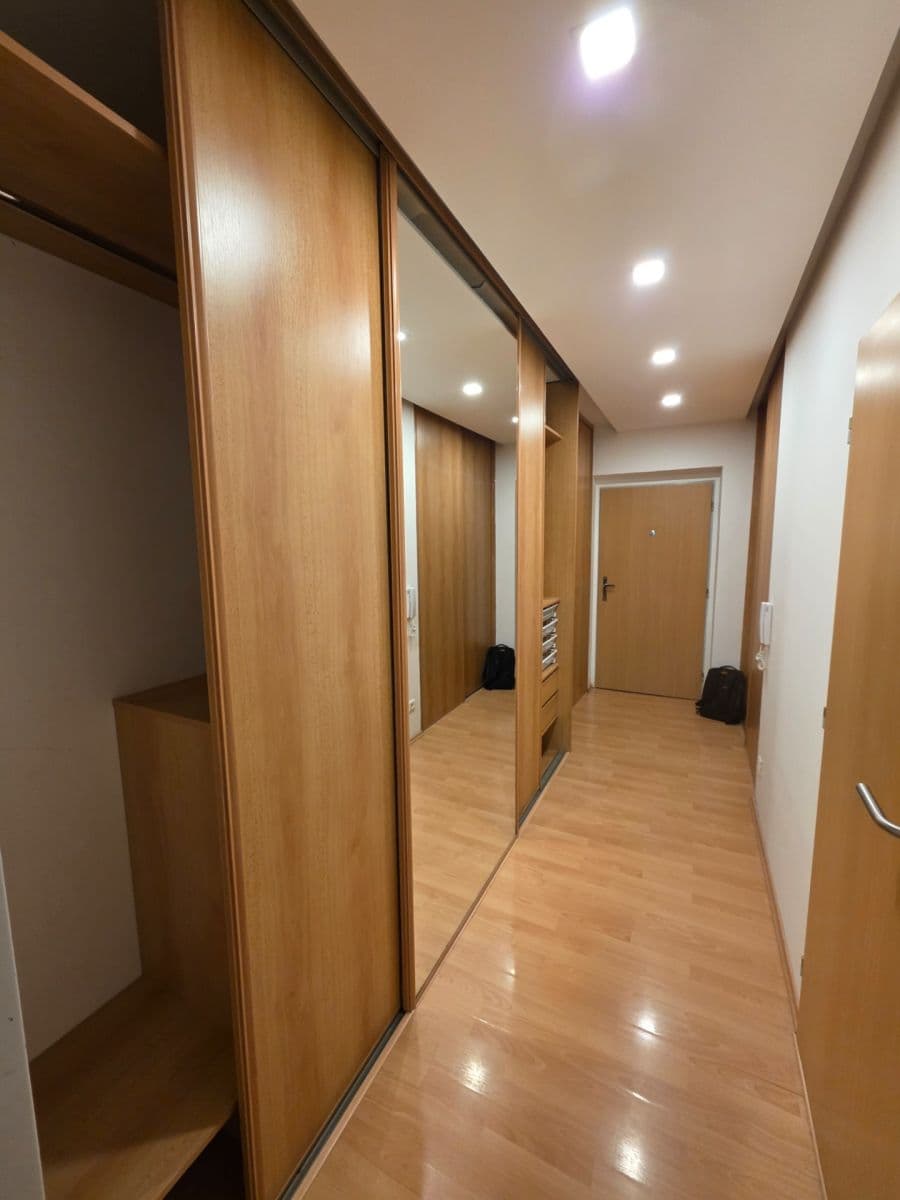 Prenájom bytu 2-izbový 40 m², Kostomlatská, Praha, Praha Prenájom bytu 2-izbový 40 m², Kostomlatská, Praha, Praha