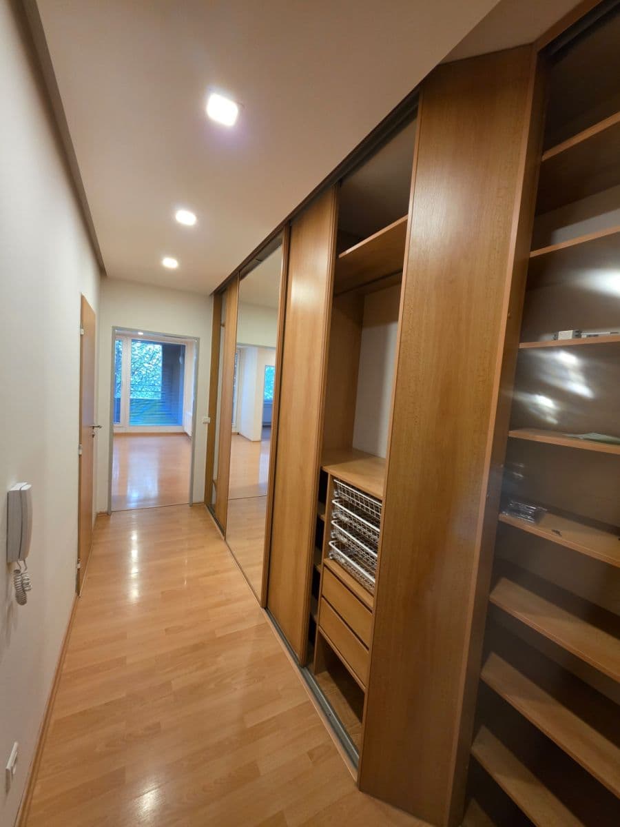 Prenájom bytu 2-izbový 40 m², Kostomlatská, Praha, Praha Prenájom bytu 2-izbový 40 m², Kostomlatská, Praha, Praha