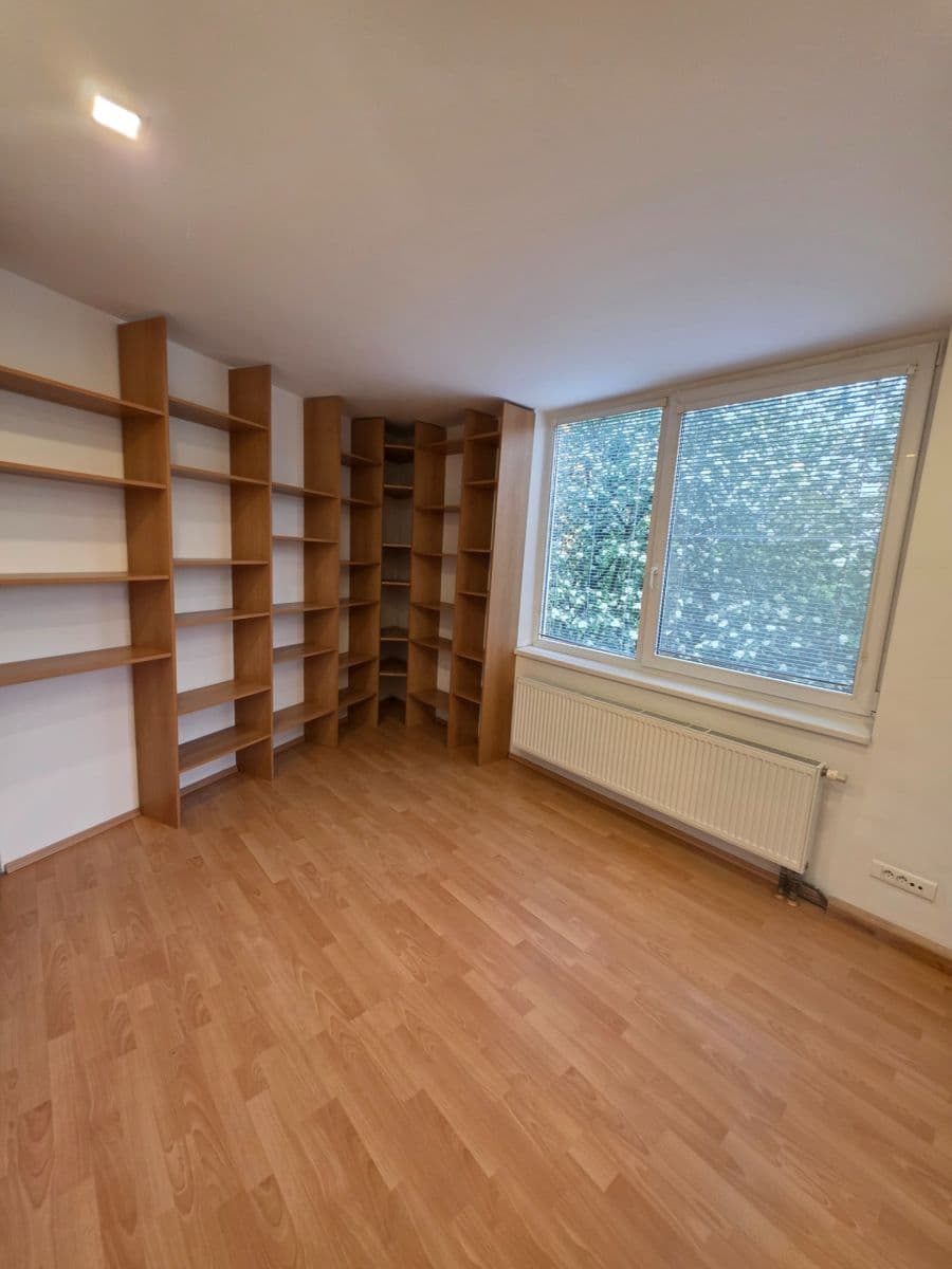 Prenájom bytu 2-izbový 40 m², Kostomlatská, Praha, Praha Prenájom bytu 2-izbový 40 m², Kostomlatská, Praha, Praha