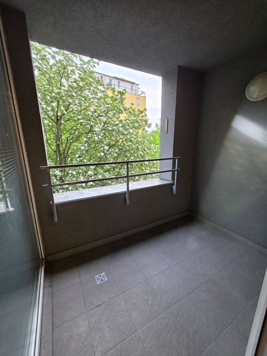 Prenájom bytu 2-izbový 40 m², Kostomlatská, Praha, Praha Prenájom bytu 2-izbový 40 m², Kostomlatská, Praha, Praha