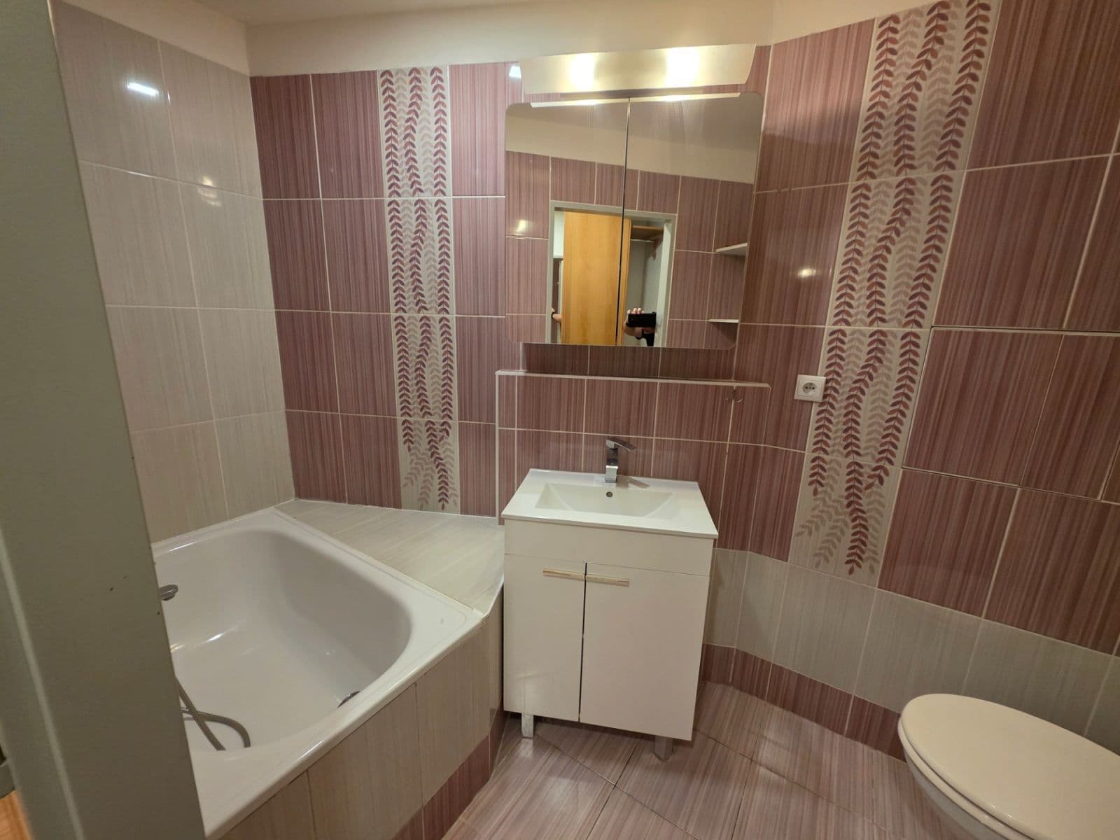 Prenájom bytu 2-izbový 40 m², Kostomlatská, Praha, Praha Prenájom bytu 2-izbový 40 m², Kostomlatská, Praha, Praha
