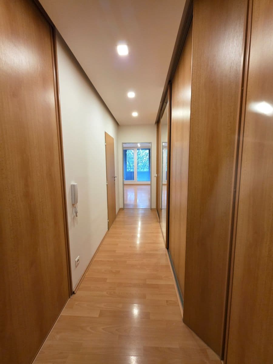 Prenájom bytu 2-izbový 40 m², Kostomlatská, Praha, Praha Prenájom bytu 2-izbový 40 m², Kostomlatská, Praha, Praha