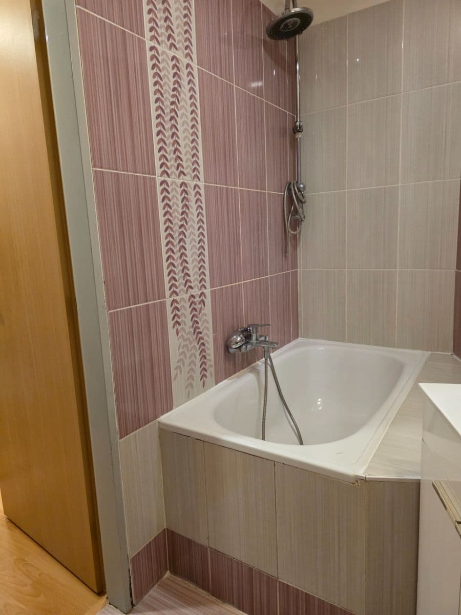 Prenájom bytu 2-izbový 40 m², Kostomlatská, Praha, Praha Prenájom bytu 2-izbový 40 m², Kostomlatská, Praha, Praha