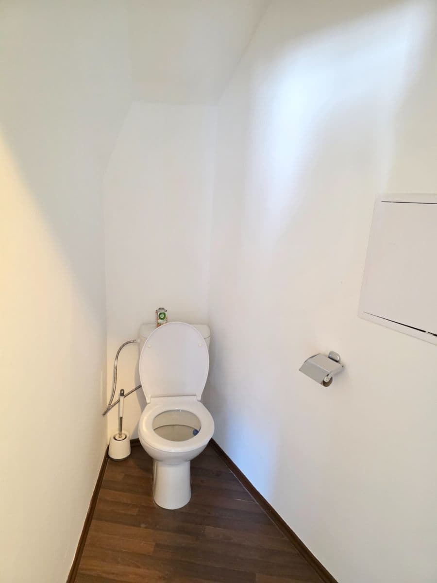 Prenájom bytu 4-izbový 107 m², Závodu míru, Karlovy Vary, Karlovarský kraj Prenájom bytu 4-izbový 107 m², Závodu míru, Karlovy Vary, Karlovarský kraj