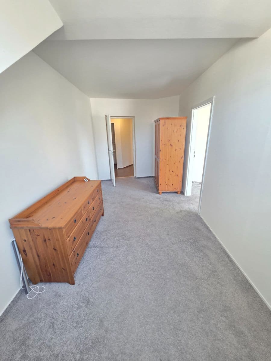 Prenájom bytu 4-izbový 107 m², Závodu míru, Karlovy Vary, Karlovarský kraj Prenájom bytu 4-izbový 107 m², Závodu míru, Karlovy Vary, Karlovarský kraj