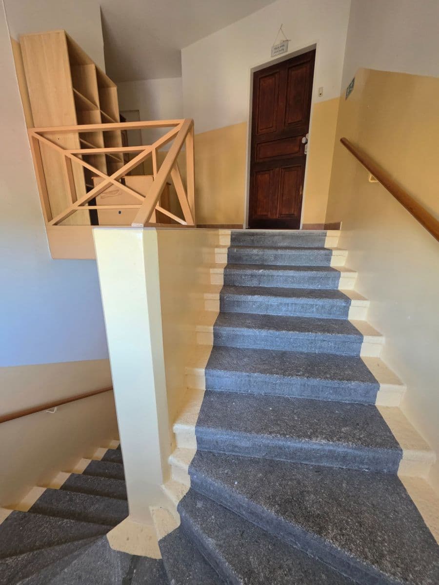 Prenájom bytu 4-izbový 107 m², Závodu míru, Karlovy Vary, Karlovarský kraj Prenájom bytu 4-izbový 107 m², Závodu míru, Karlovy Vary, Karlovarský kraj
