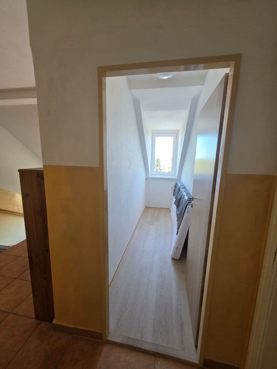 Prenájom bytu 4-izbový 107 m², Závodu míru, Karlovy Vary, Karlovarský kraj Prenájom bytu 4-izbový 107 m², Závodu míru, Karlovy Vary, Karlovarský kraj