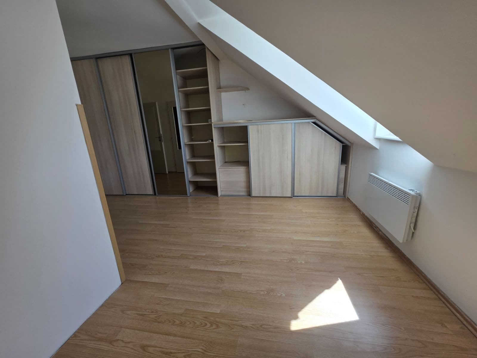 Prenájom bytu 4-izbový 107 m², Závodu míru, Karlovy Vary, Karlovarský kraj Prenájom bytu 4-izbový 107 m², Závodu míru, Karlovy Vary, Karlovarský kraj
