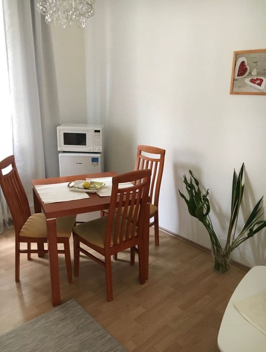 Prenájom bytu 2-izbový 45 m², U Waltrovky, Praha, Praha Prenájom bytu 2-izbový 45 m², U Waltrovky, Praha, Praha