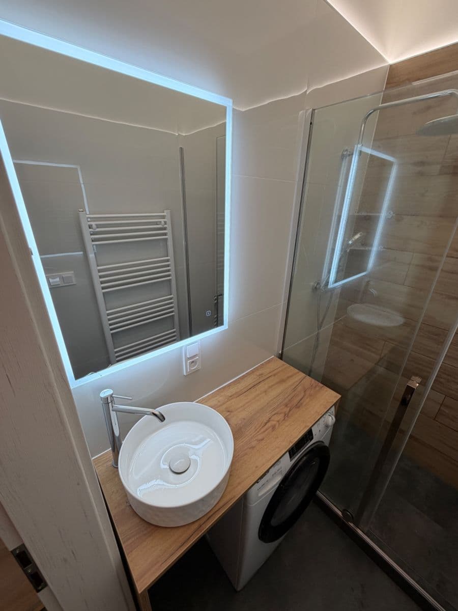 Prenájom bytu 1-izbový 25 m², Košická, Praha, Praha Prenájom bytu 1-izbový 25 m², Košická, Praha, Praha