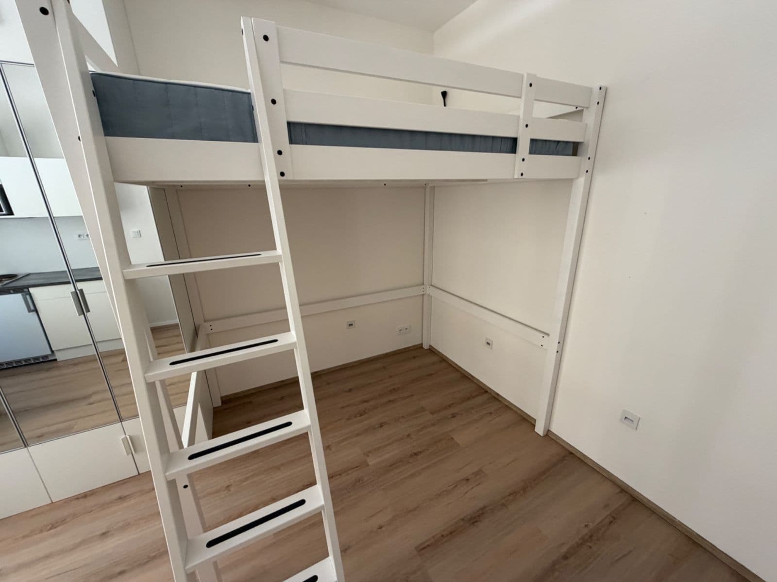 Prenájom bytu 1-izbový 25 m², Košická, Praha, Praha Prenájom bytu 1-izbový 25 m², Košická, Praha, Praha