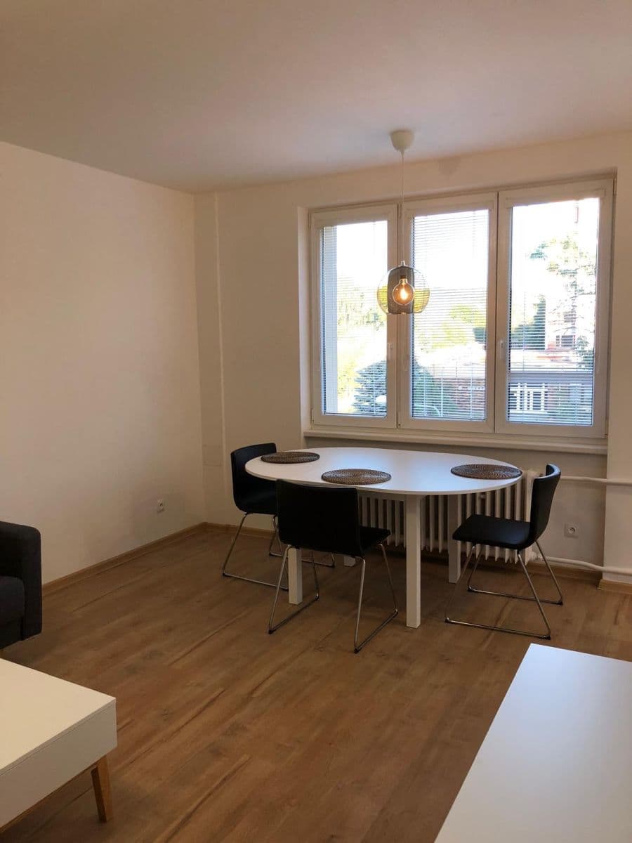 Prenájom bytu 2-izbový 56 m², Vítězslava Nezvala, Trutnov, Královéhradecký kraj Prenájom bytu 2-izbový 56 m², Vítězslava Nezvala, Trutnov, Královéhradecký kraj