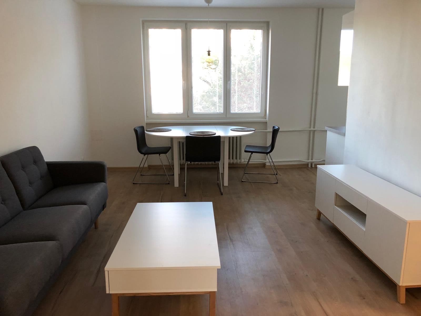 Prenájom bytu 2-izbový 56 m², Vítězslava Nezvala, Trutnov, Královéhradecký kraj Prenájom bytu 2-izbový 56 m², Vítězslava Nezvala, Trutnov, Královéhradecký kraj