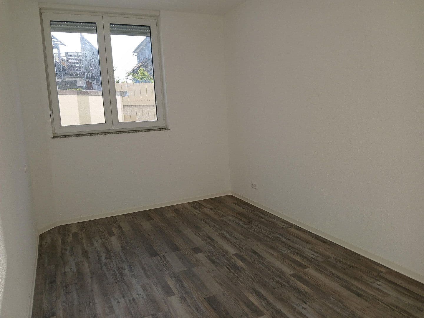 Prenájom bytu 4-izbový 73 m², Winnenden, Bádensko-Wurttembersko Prenájom bytu 4-izbový 73 m², Winnenden, Bádensko-Wurttembersko